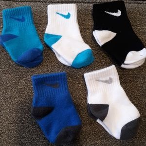 Nike toddler socks, 5 pairs